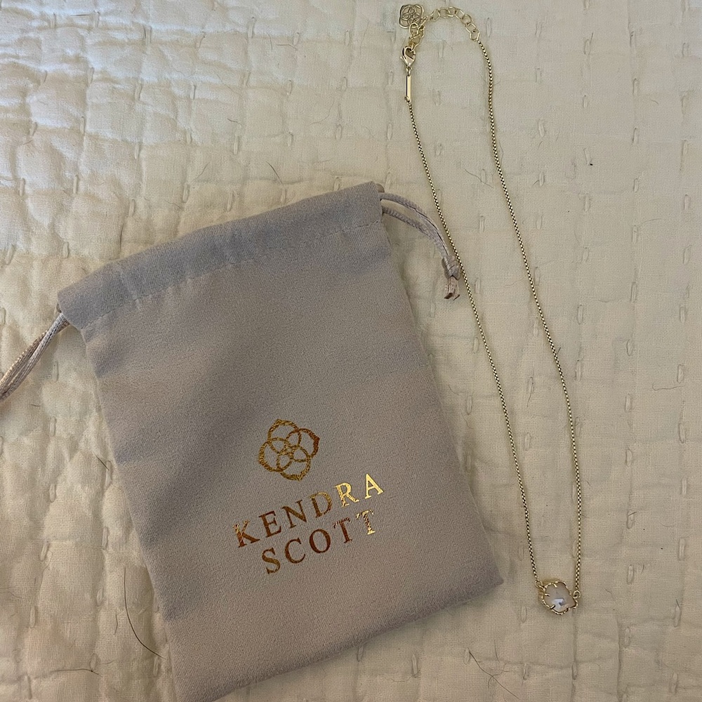 Kendra Scott necklace